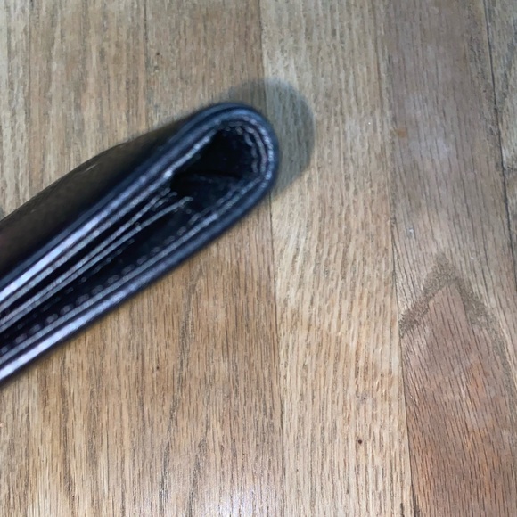 Kate Spade Wallet *flaws* - Picture 14 of 16